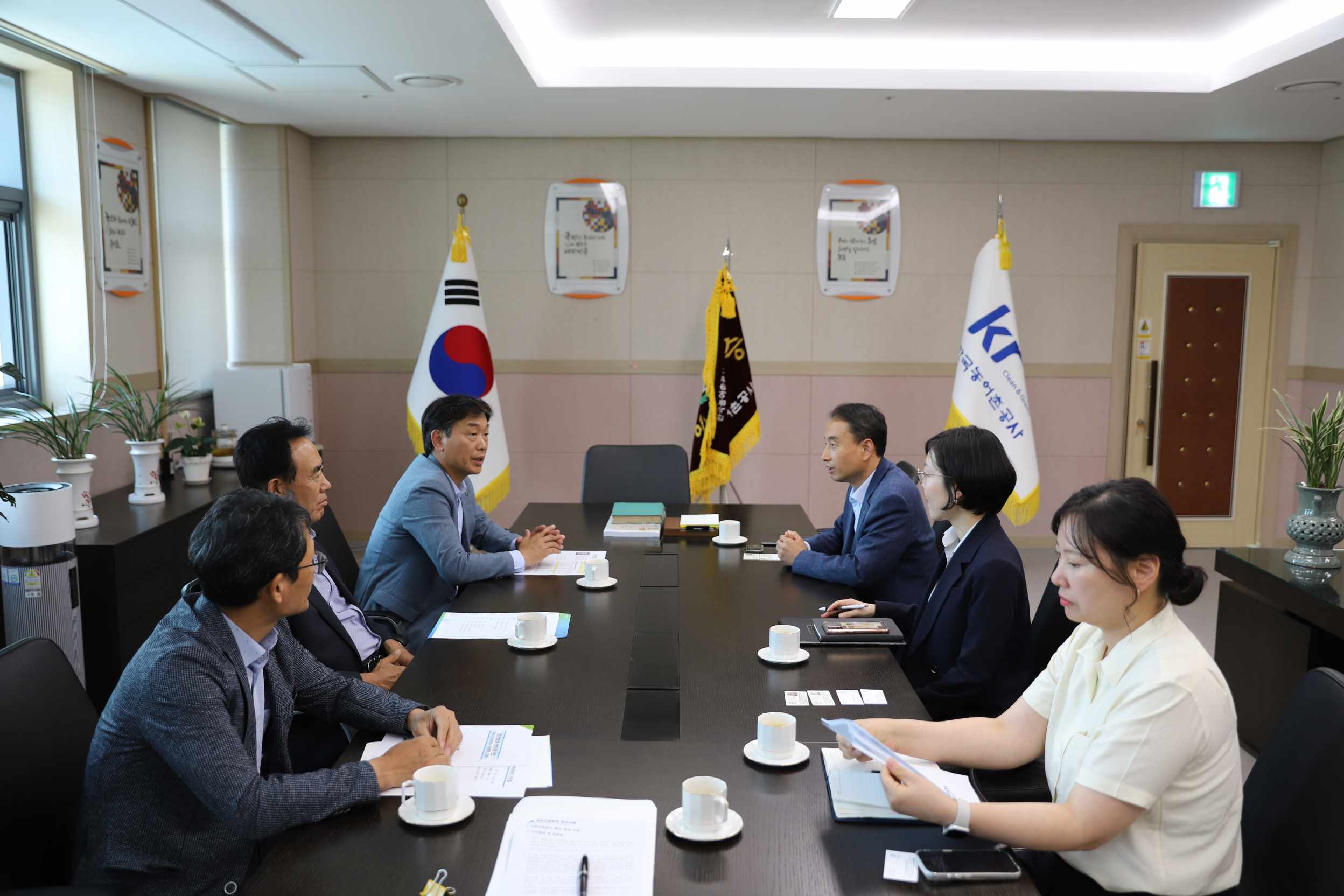 세종시&middot;충남도회, 농어촌공사 충남본부장과 간담회 가져
