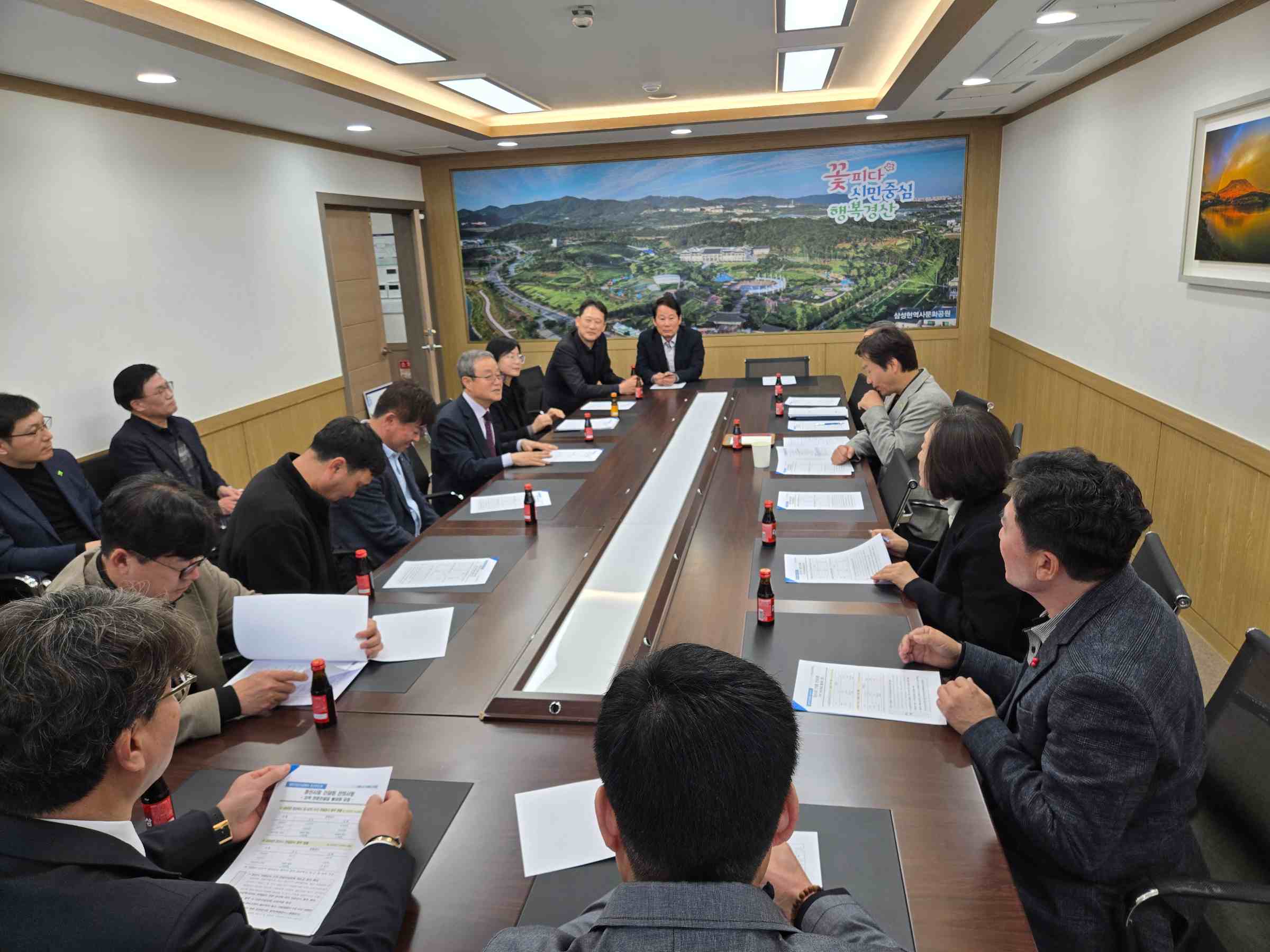 경북도회, 경산시장과 간담회&middot;지역인재 육성 장학금 500만원 전달