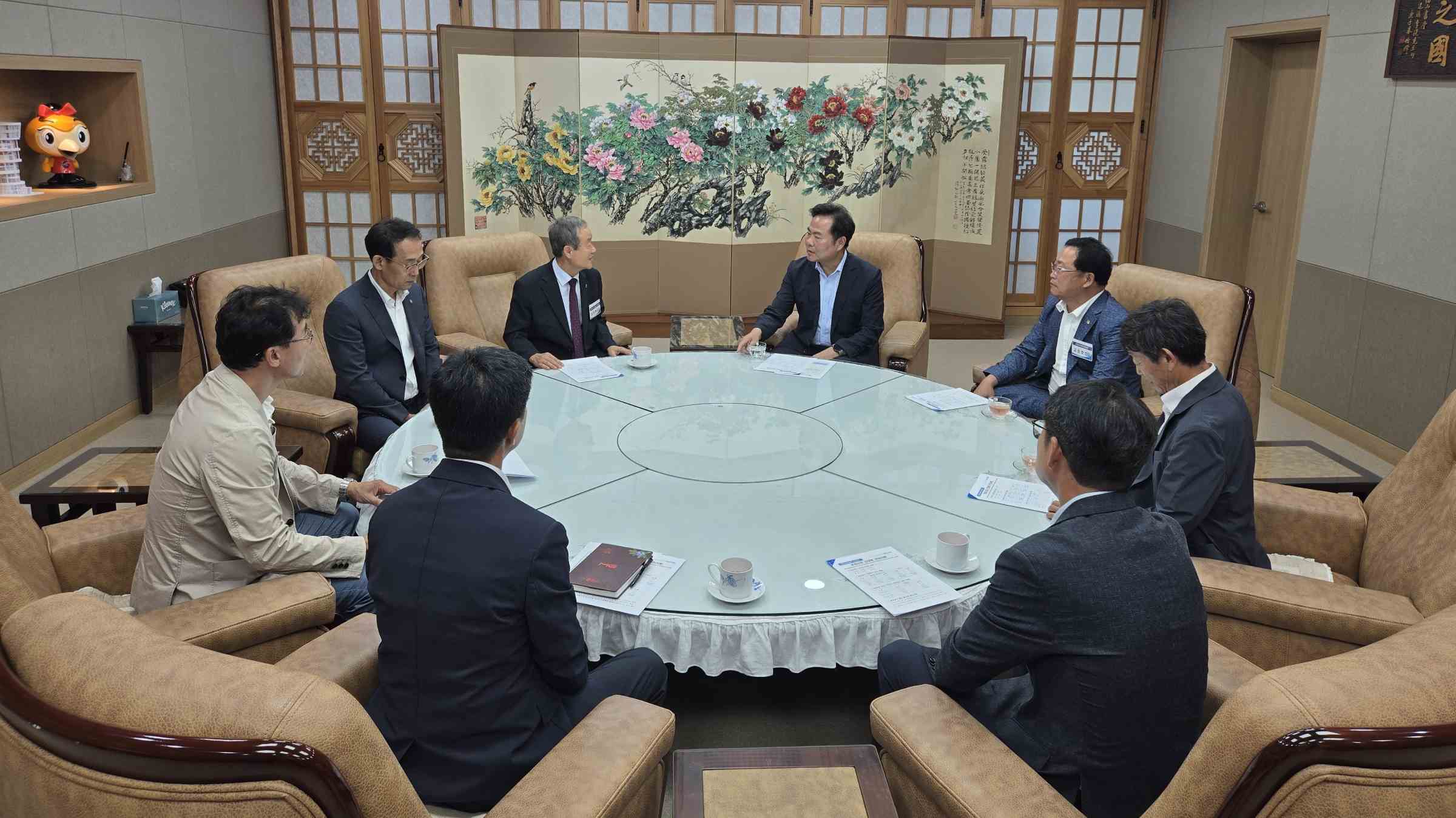 경북도회, 문경시장과 지역 전문건설산업 활성화 간담회 가져